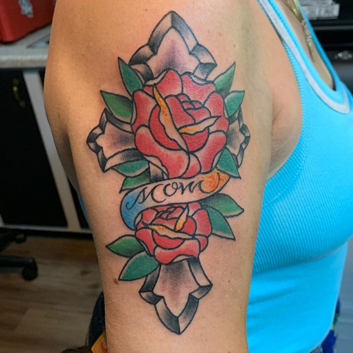 Cross and rose combo done by @somervillen 
*
Andrew does all his bookings via DMs or email, DMs preferred! 
*
andrewwoodbury@hotmail.com
*
#supportgoodtattooing&nbsp;#bostontattoo&nbsp;#supportlocalartists&nbsp;#tattooistartmag&nbsp;##boldwillhold #b