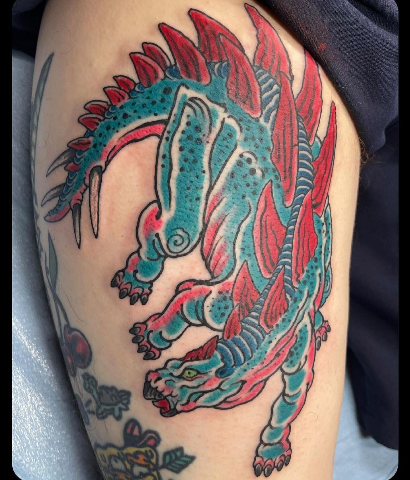 Sweet stegosaurus made recently by @jgettlershred
.
.
.
Joe prefers emails but DMs welcomed for all inquiries.
Jgettlershred@gmail.com
.
.
.
.
#vink #visibleink #bostontattoo @lunapigment #blackclawneedle #dinosaurtattoo #stegosaurus #fantasyart