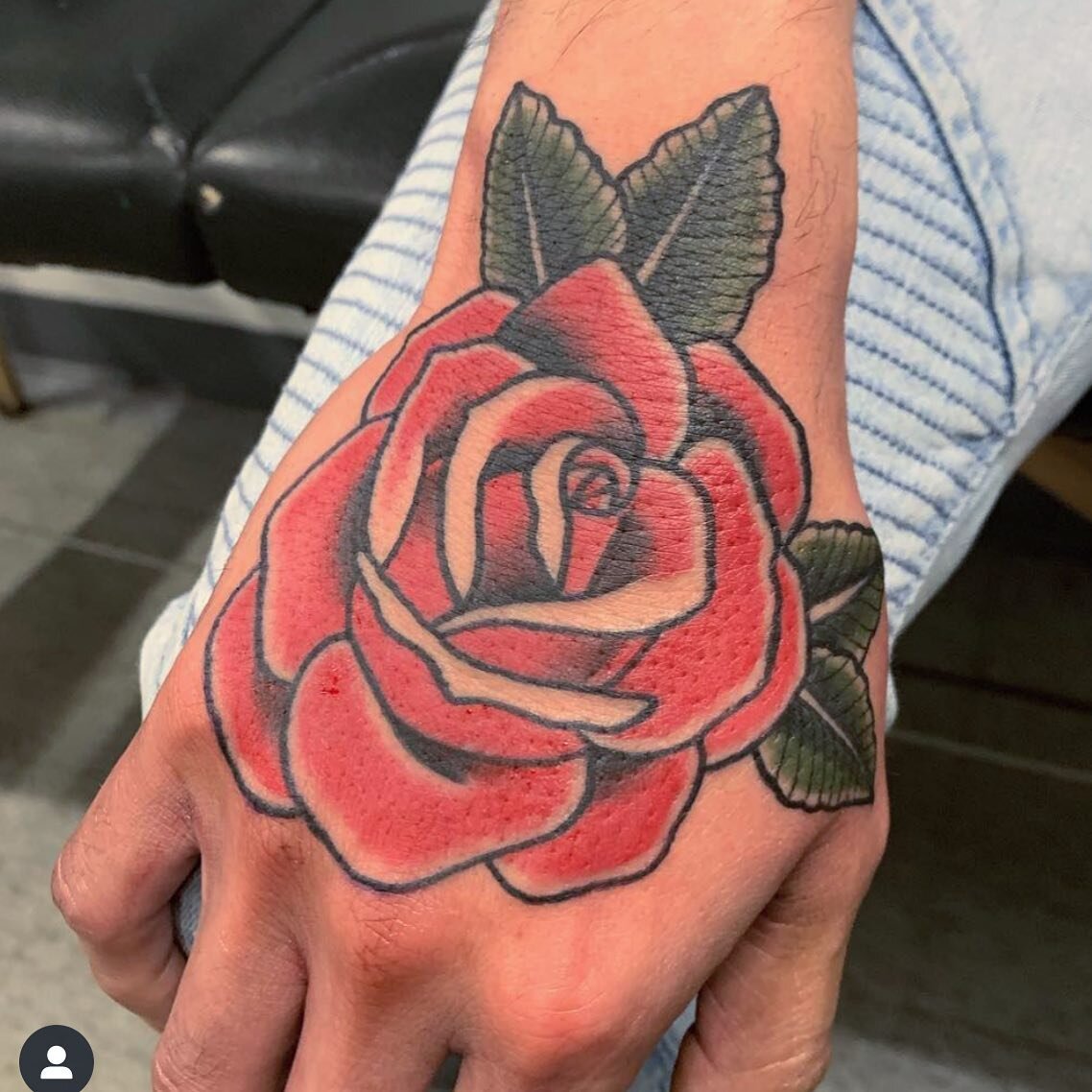 Rose job stopper recently made my  @somervillen 
*
Andrew does all his bookings via DMs or email, DMs preferred! 
*
andrewwoodbury@hotmail.com
*
#supportgoodtattooing&nbsp;#bostontattoo&nbsp;#supportlocalartists&nbsp;#tattooistartmag&nbsp;##boldwillh