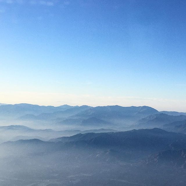 Still holding on to the last snippets of a very restful trip to the West Coast. 🌙Flew in last night and was back at my computer making press deadlines till the weee hours of the morning. #backtowork
&bull;
&bull;
&bull;
#windowseat #travel #planevie