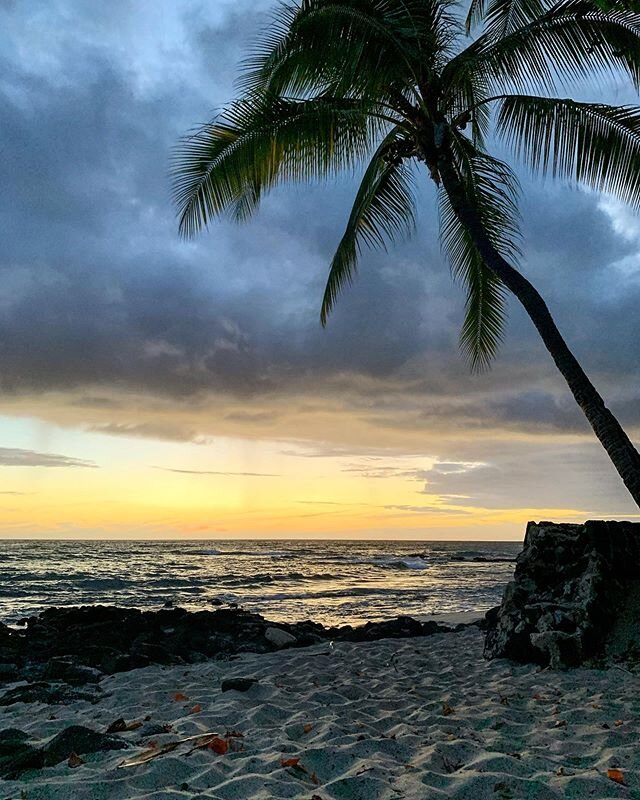 A good way to spend the last hours before our fight. 
We sat on the beach for hours reading, having some beers and talking about traveling. We didn&rsquo;t see the green flash tonight but maybe in the future 💫