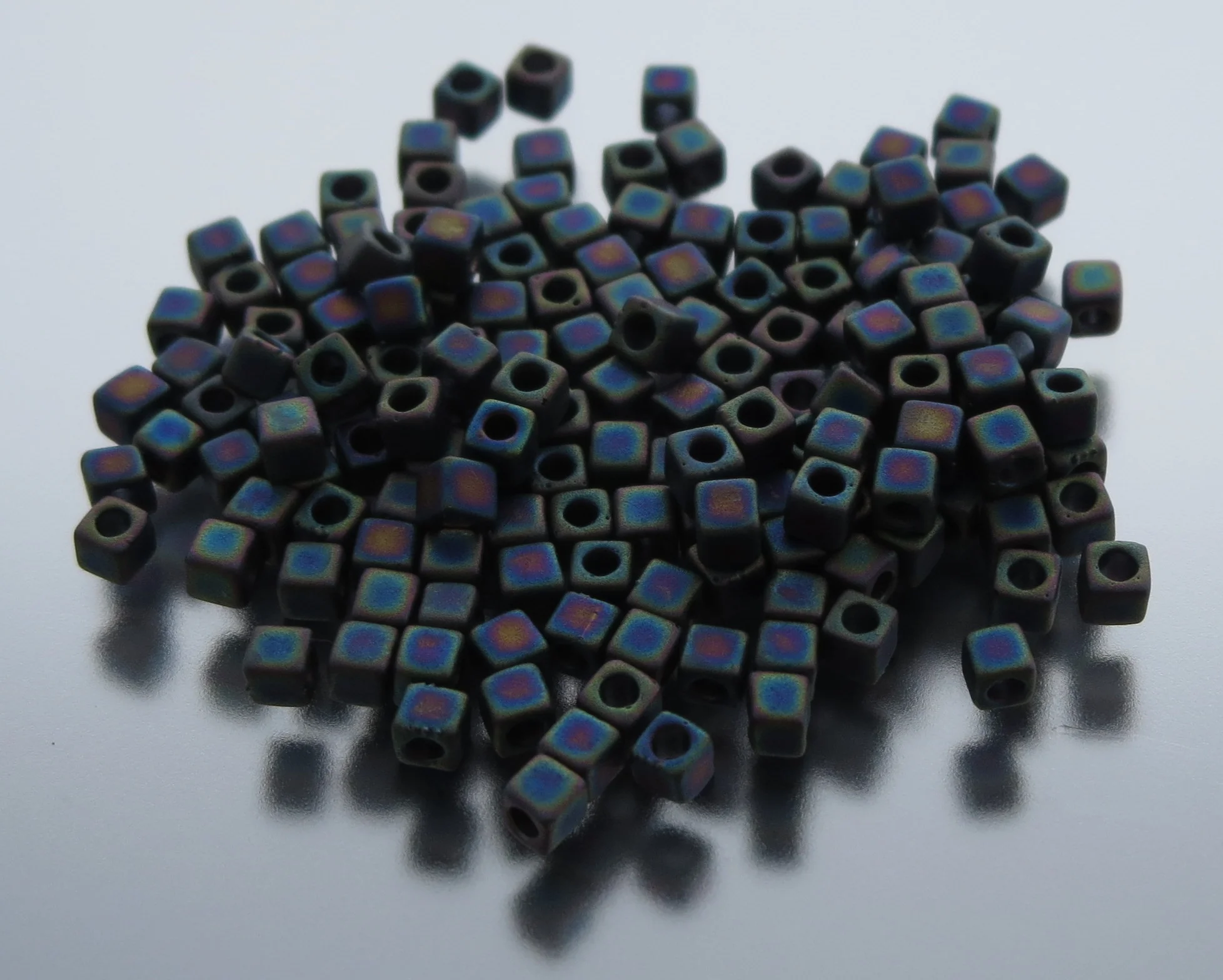 1.8mm Cubes - Matte Black AB (#401FR)