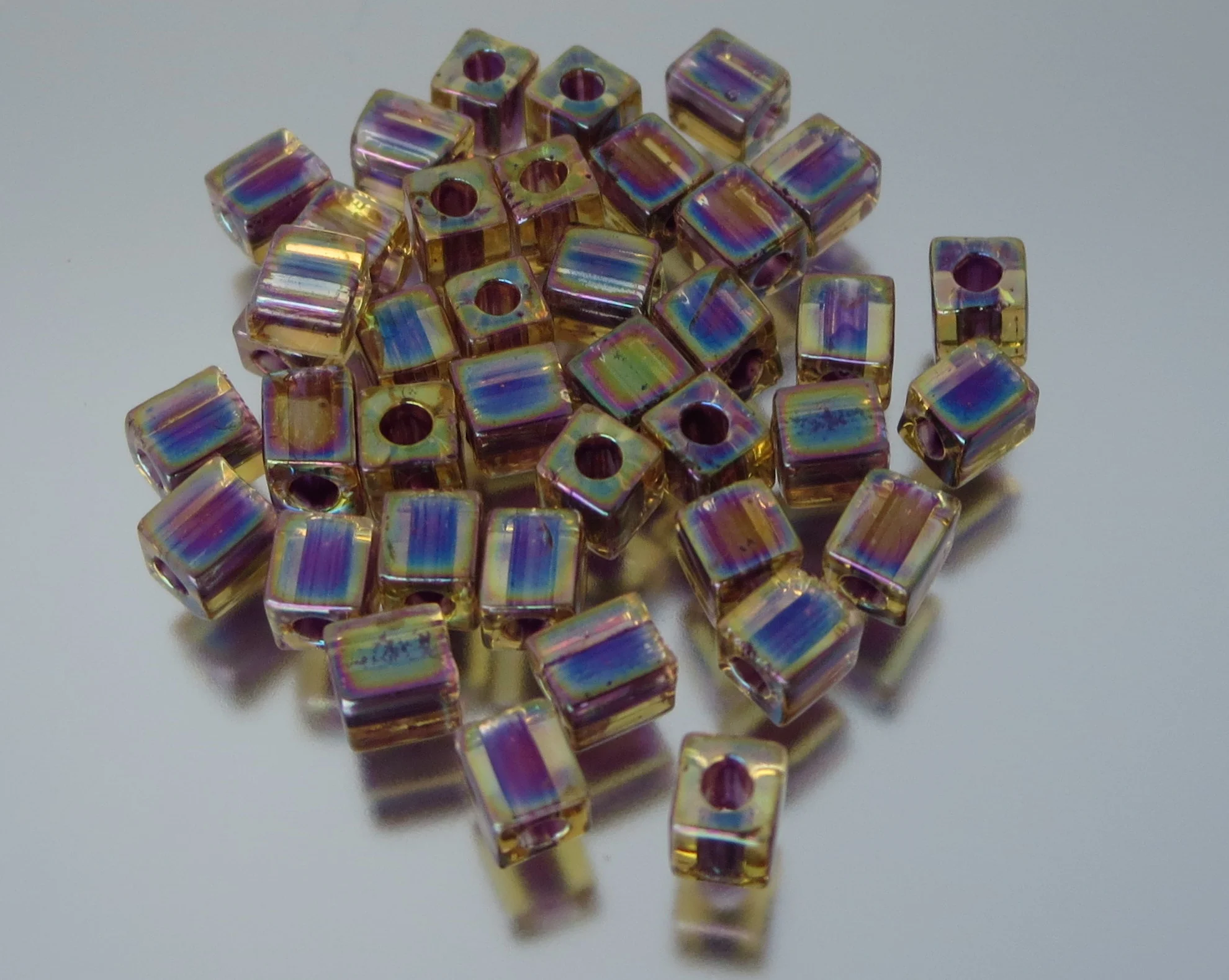 4mm Cube - Berry Lined Lt Topaz (#342)