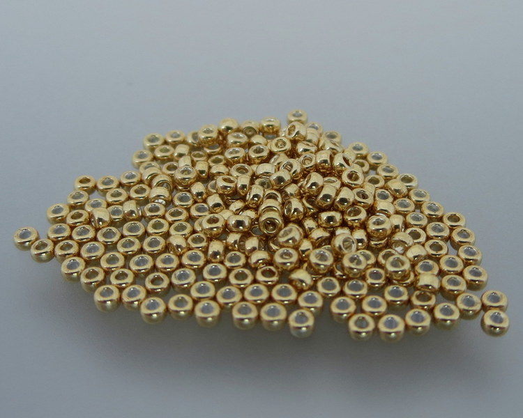 15/0 Japanese Seed Bead 24K Gold Lined Waxy White 465C – Garden of Beadin