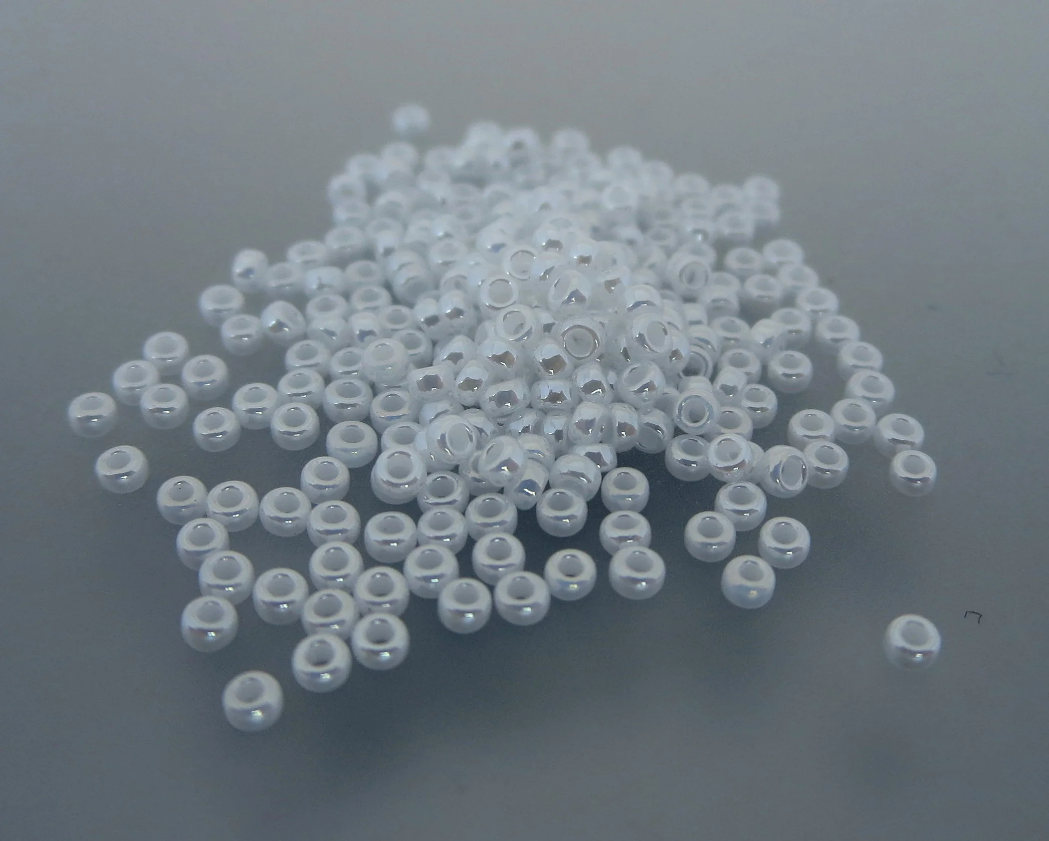 15º Japanese Seed Bead - (#420 Match for #528) White Pearl Ceylon