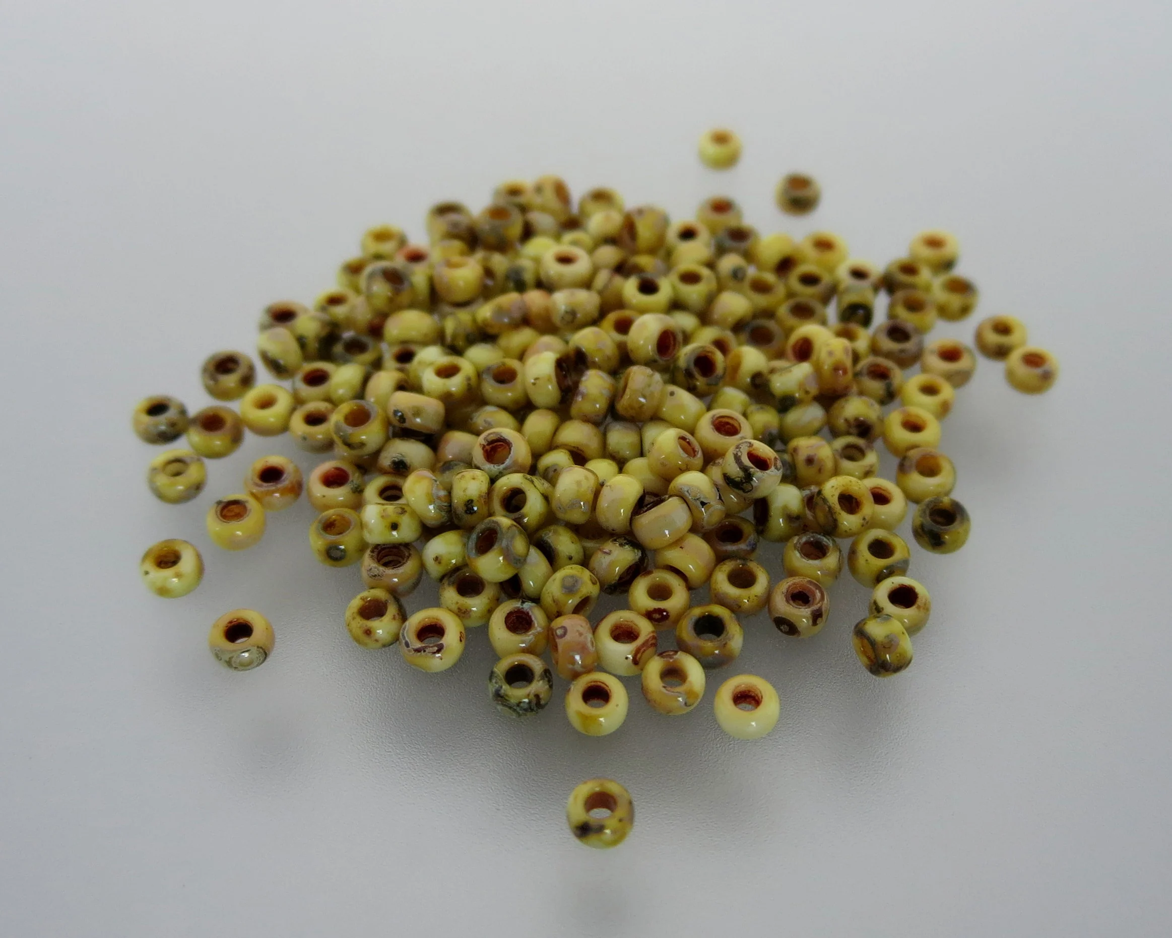 11º Japanese Seed Bead - Op Yellow Picasso (#4512)