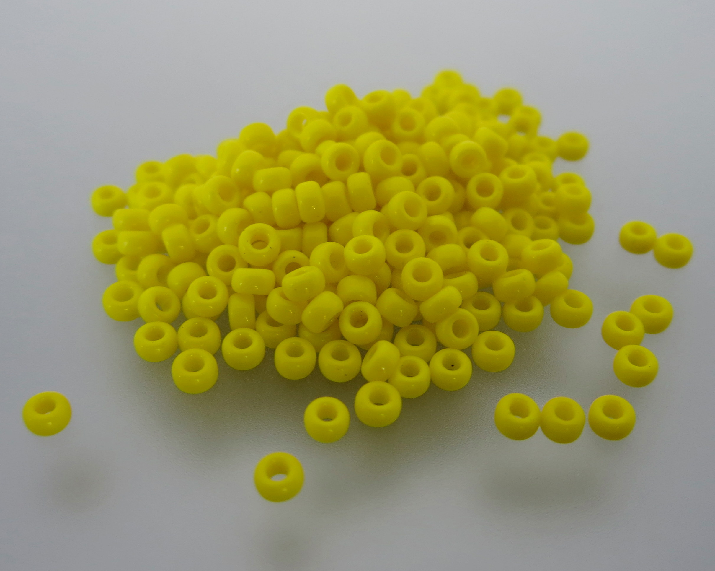 11º Japanese Seed Bead - Op Yellow (#404)