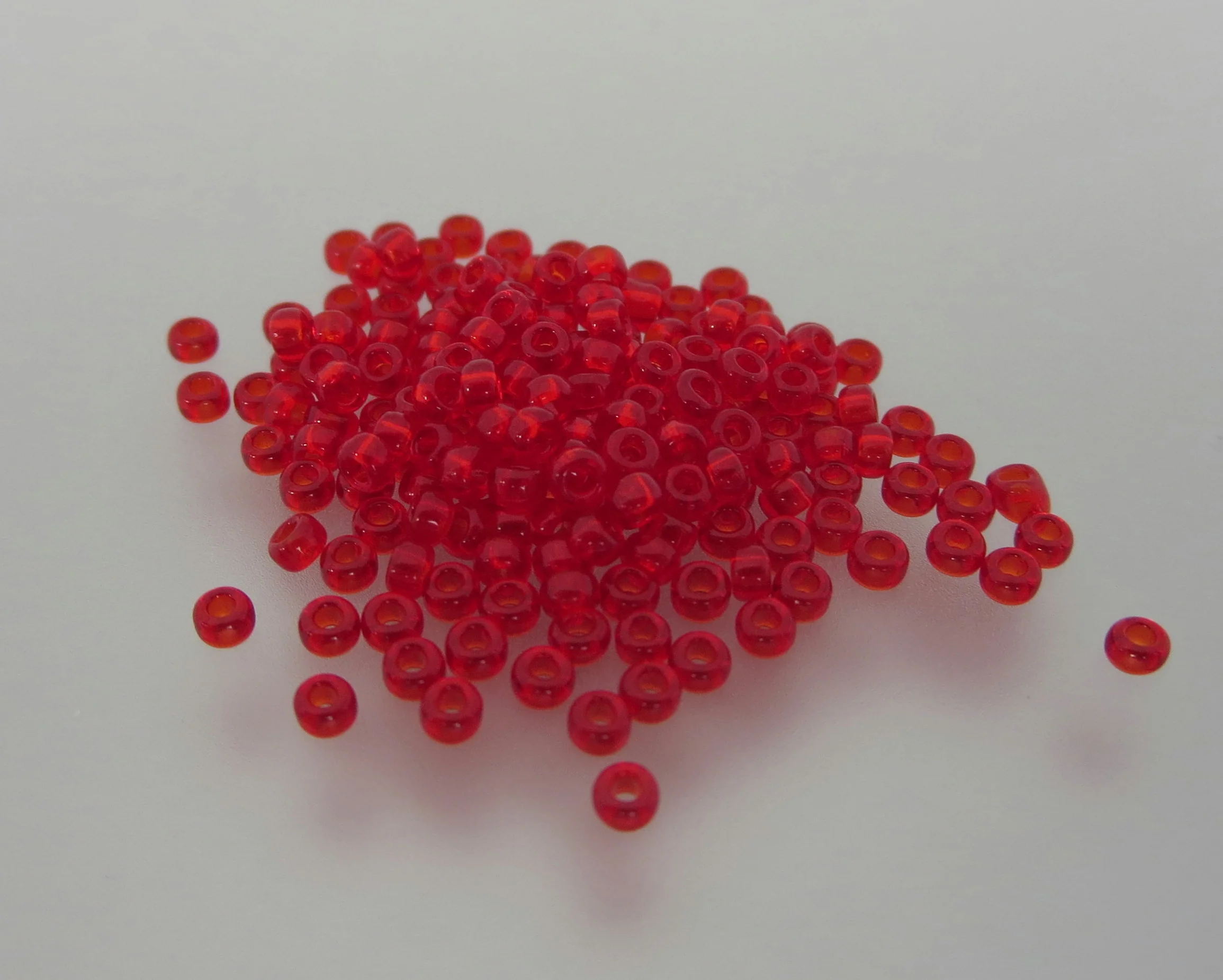 11º Japanese Seed Bead - Tr Ruby (#141)