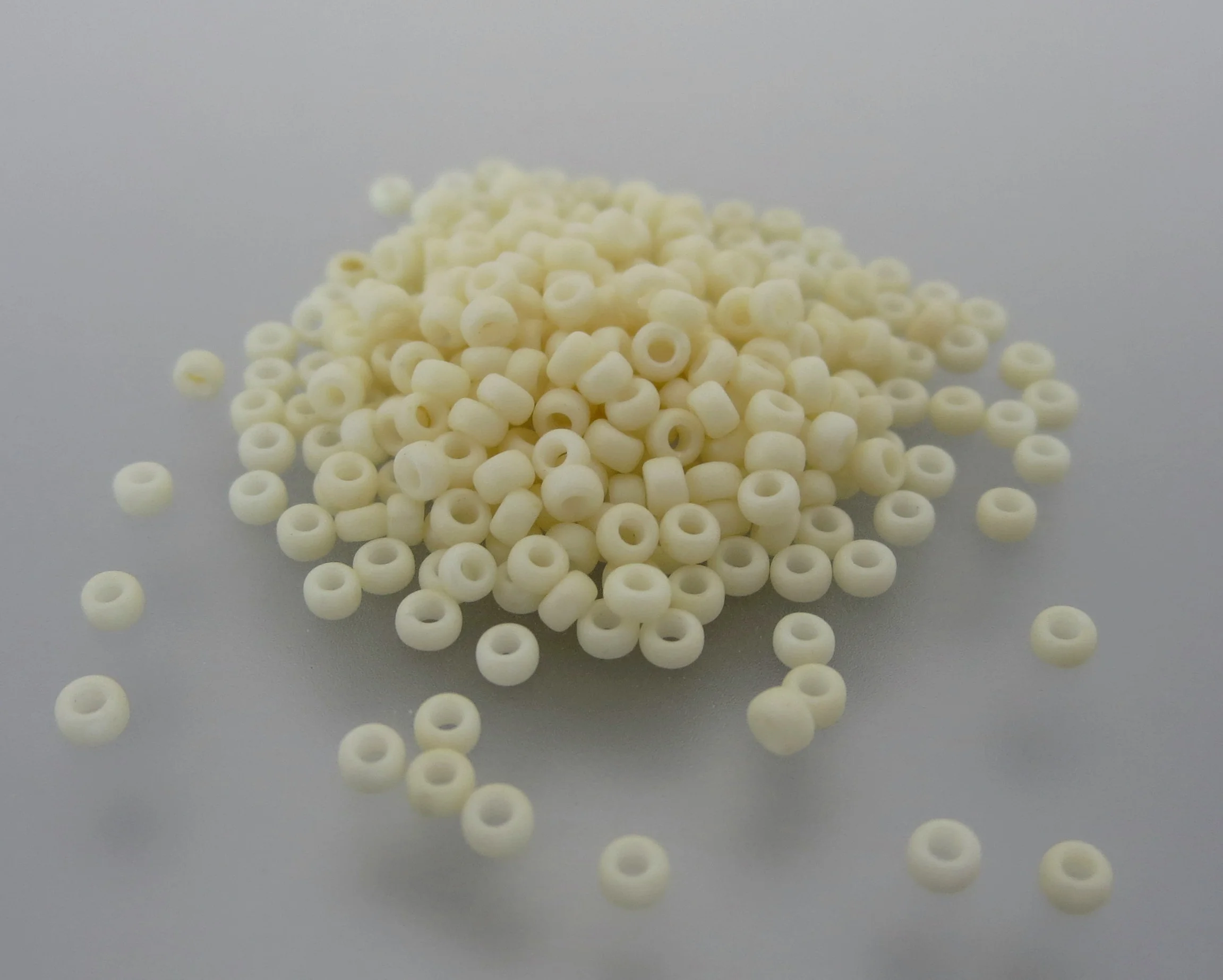 11º Japanese Seed Bead - Matte Opaque Cream (#2021)