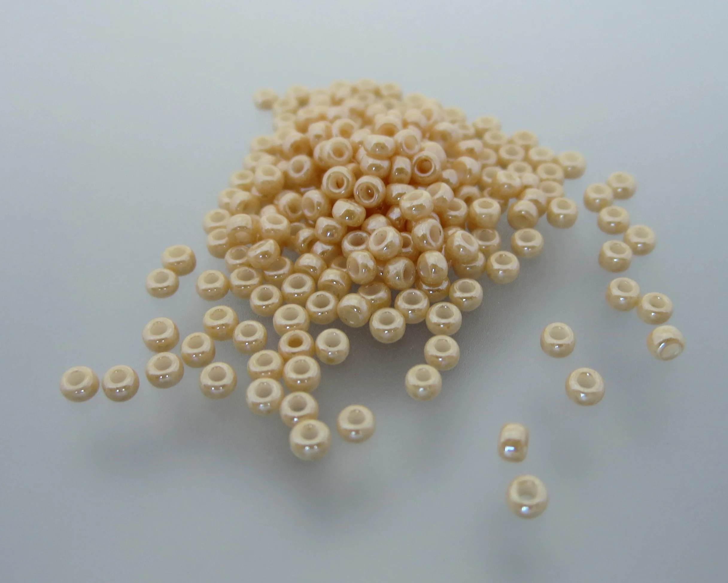 11º Japanese Seed Bead - Light Caramel Ceylon (#593)