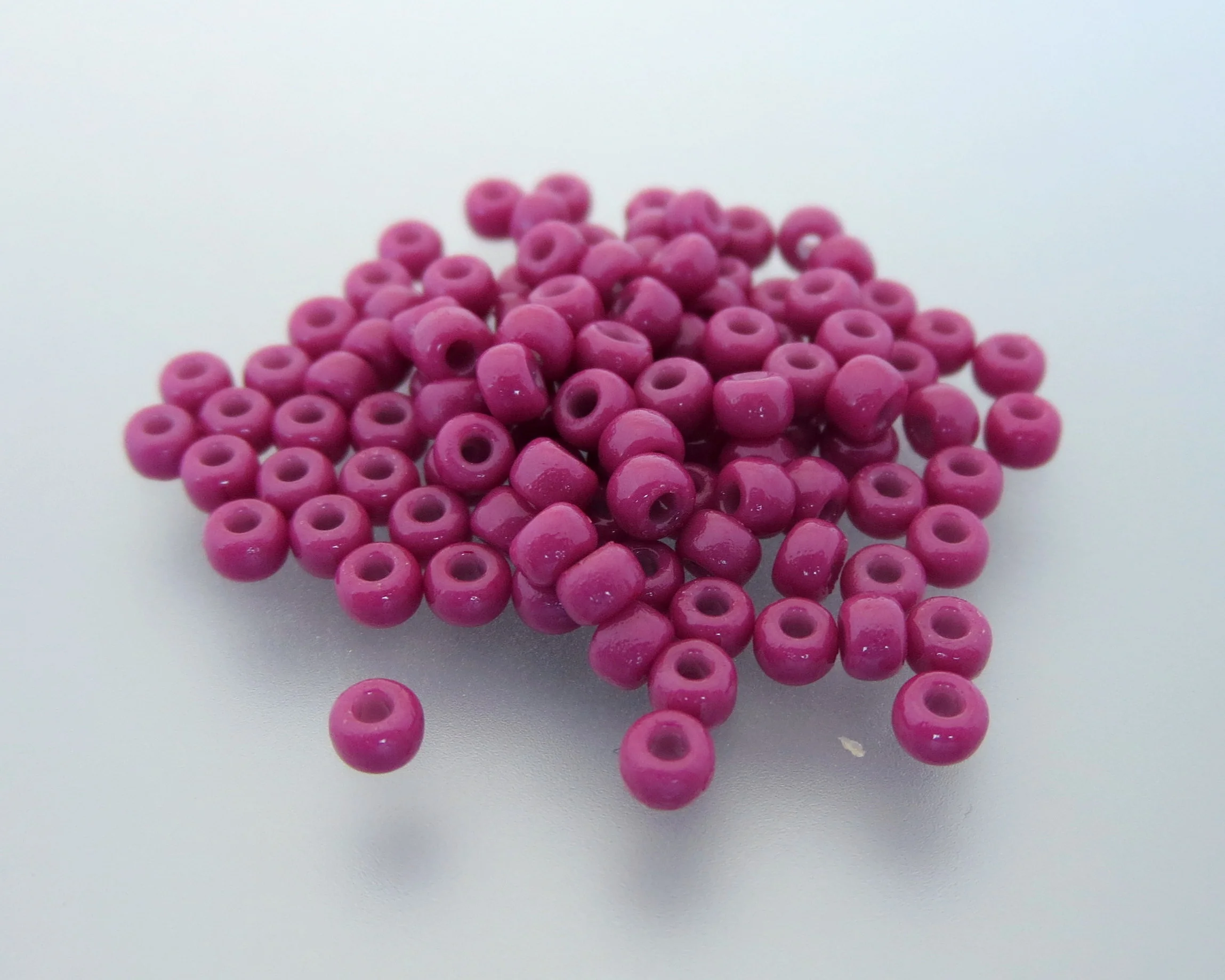 8º Japanese Seed Bead - (#4468) Duracoat Opaque Pansy