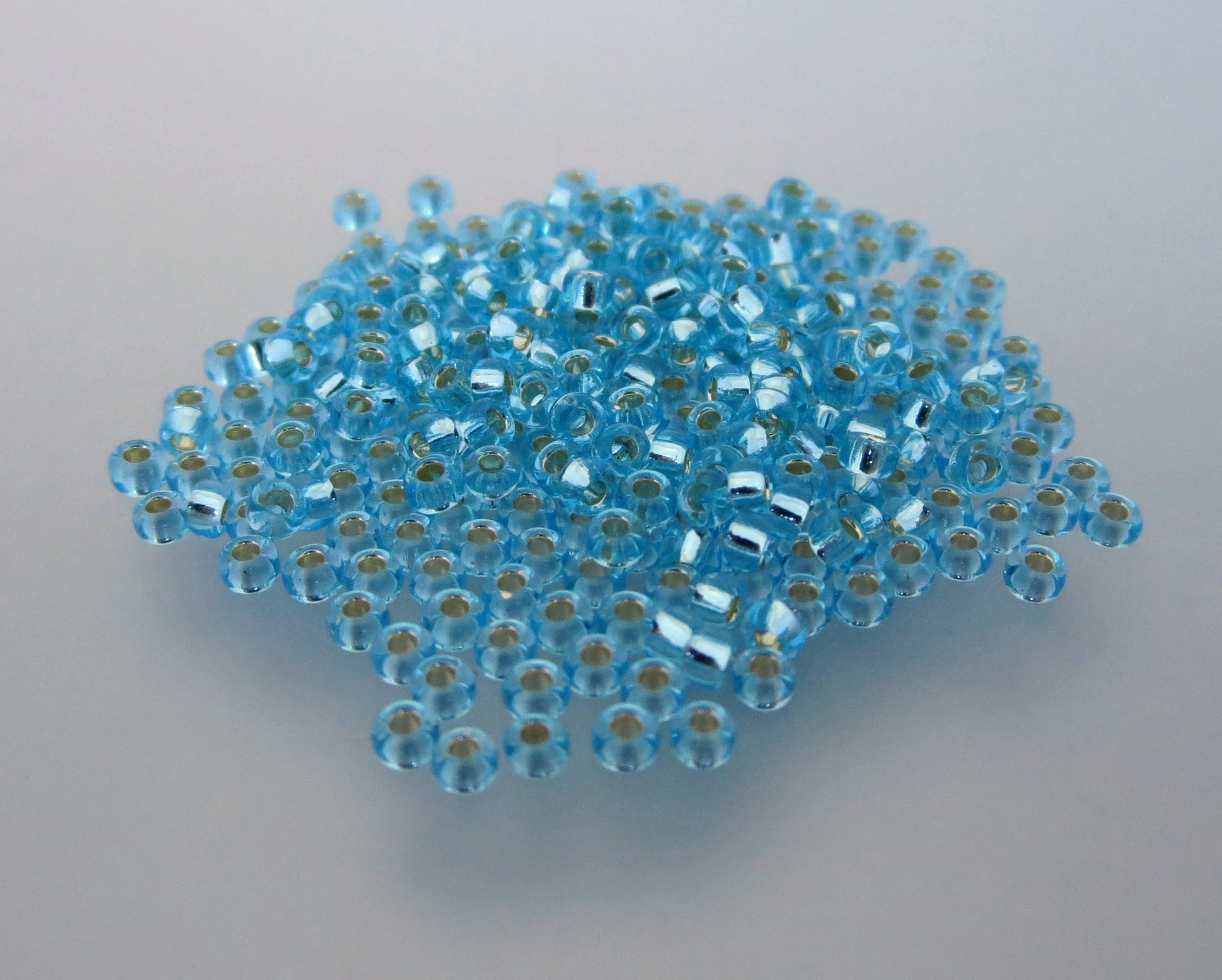 11º Japanese Seed Bead - S/L Aqua (#18)