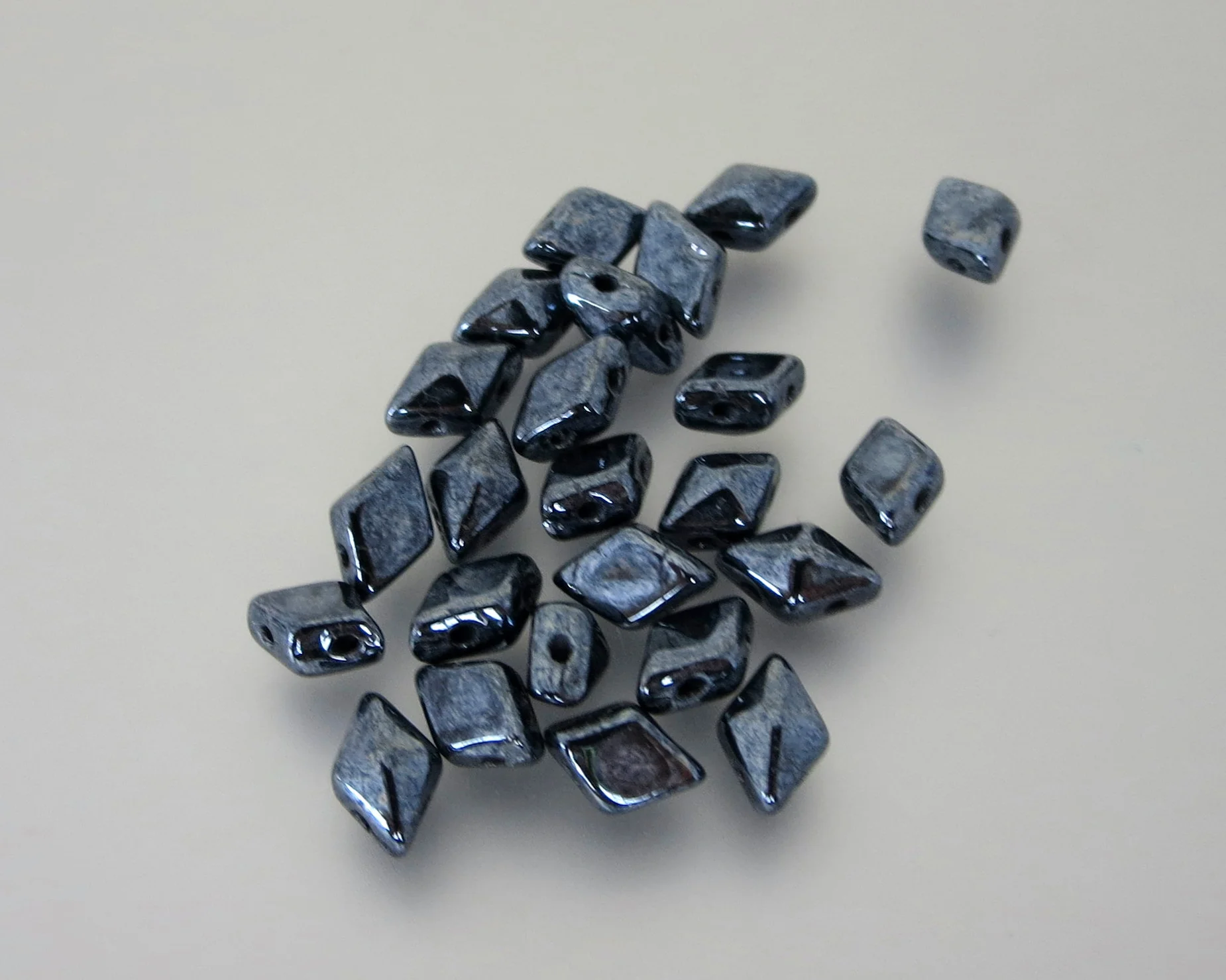 Diamonduo - Hematite