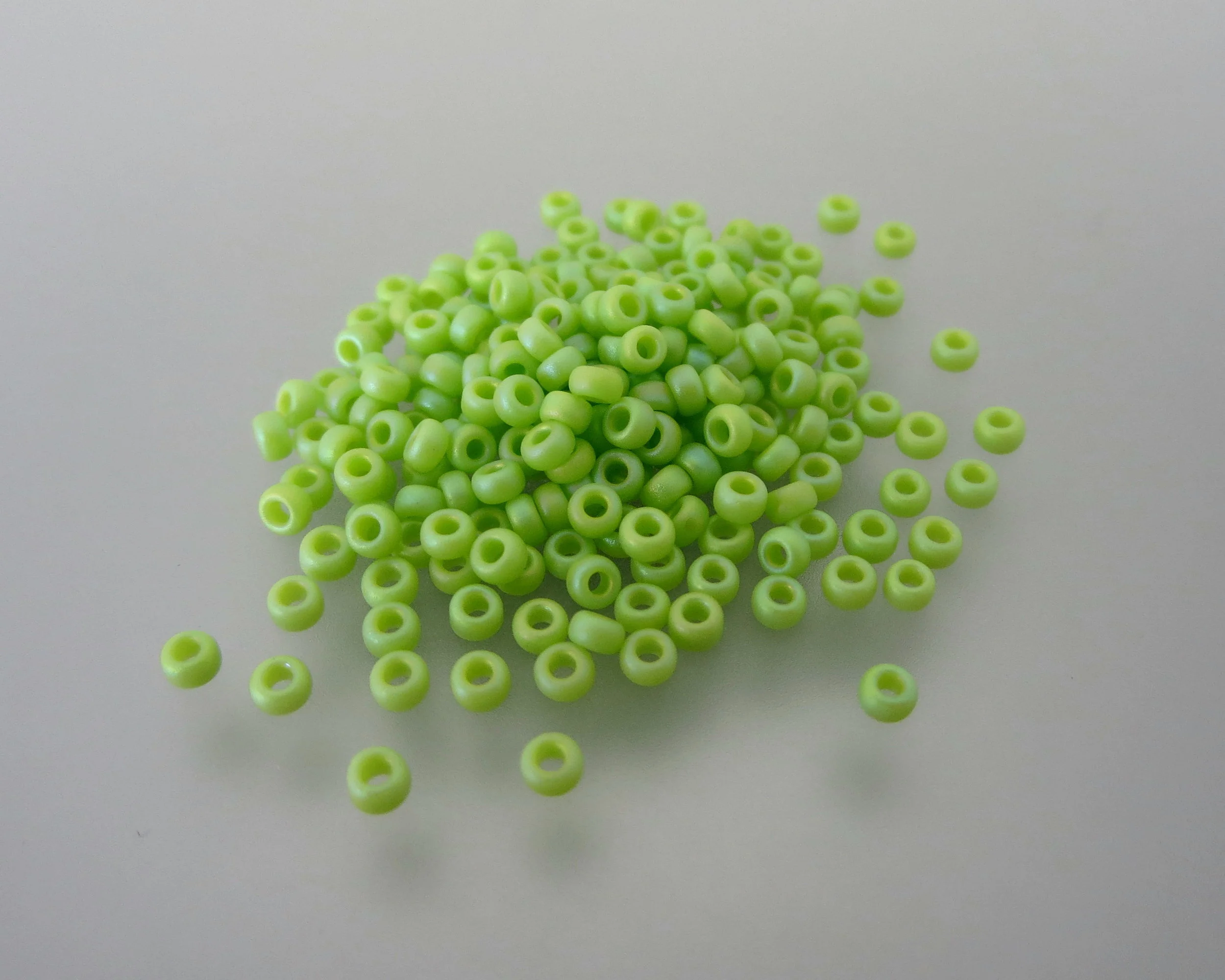11º Japanese Seed Bead - Matte Op Chartreuse AB (416FR)