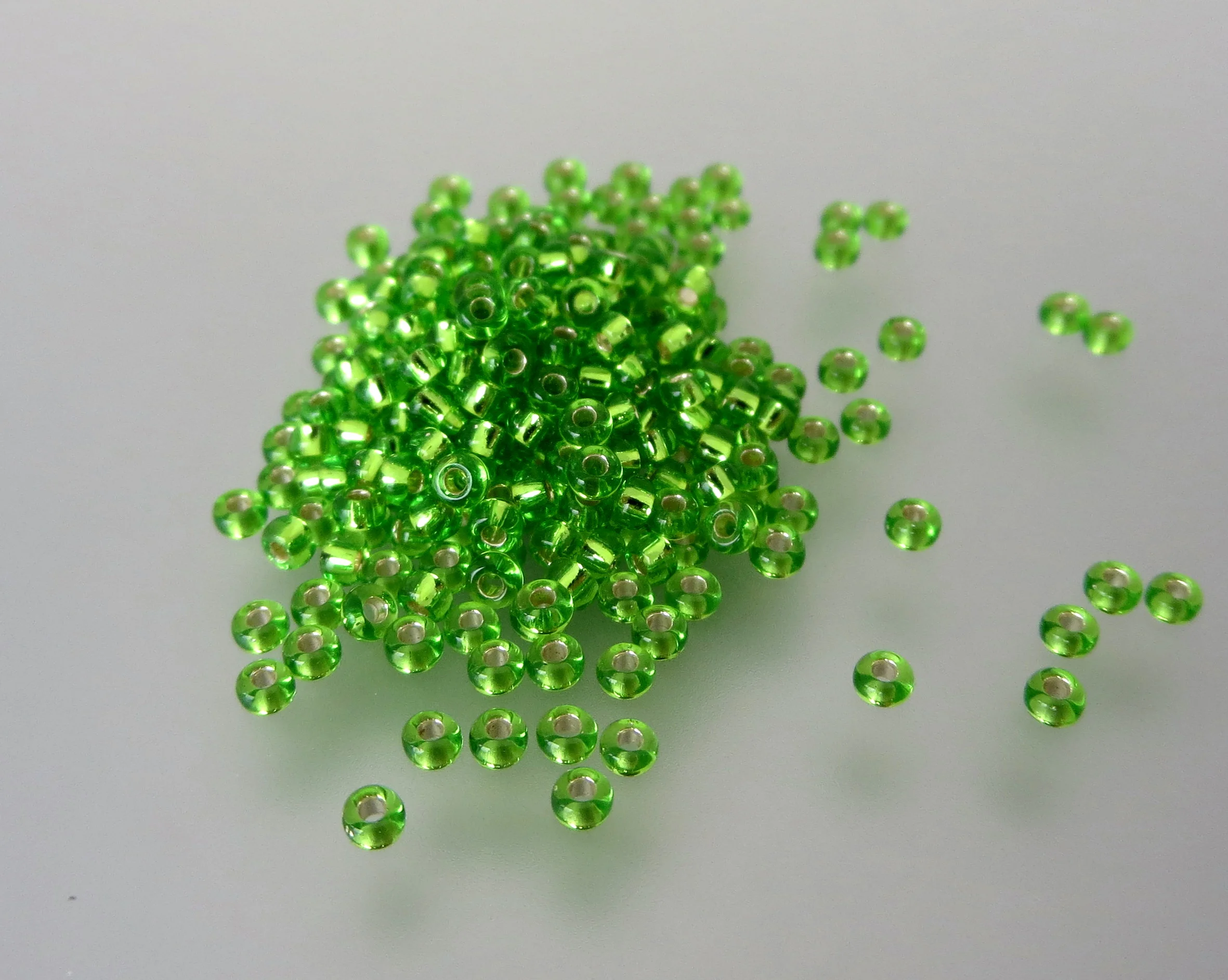 11º Japanese Seed Bead - S/L Lime (#2423)