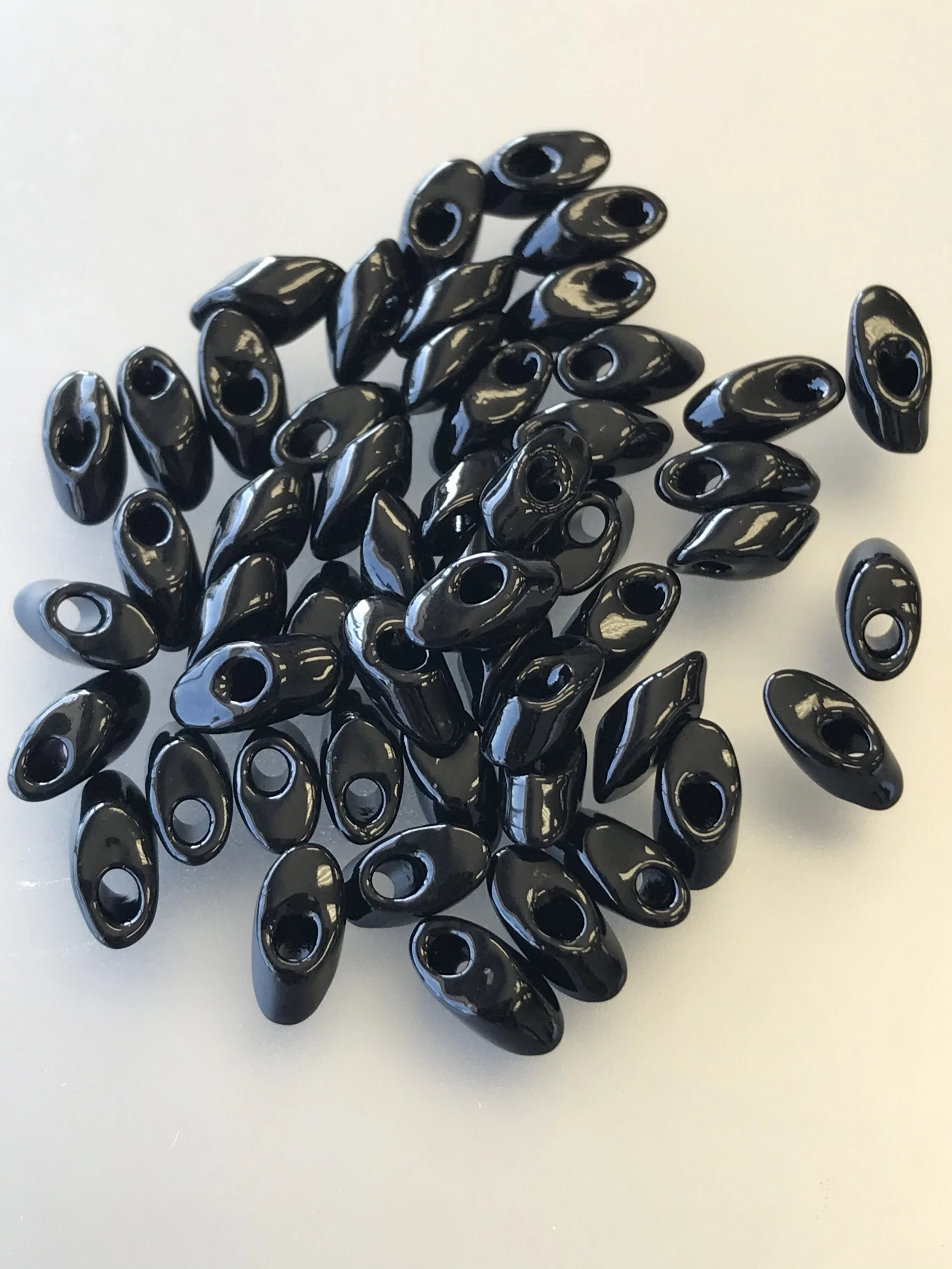 Long Magatama - (#401) Black