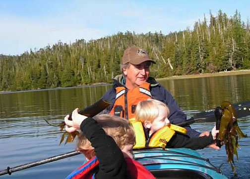  Kelp puppets keep little kayakers entertained. 