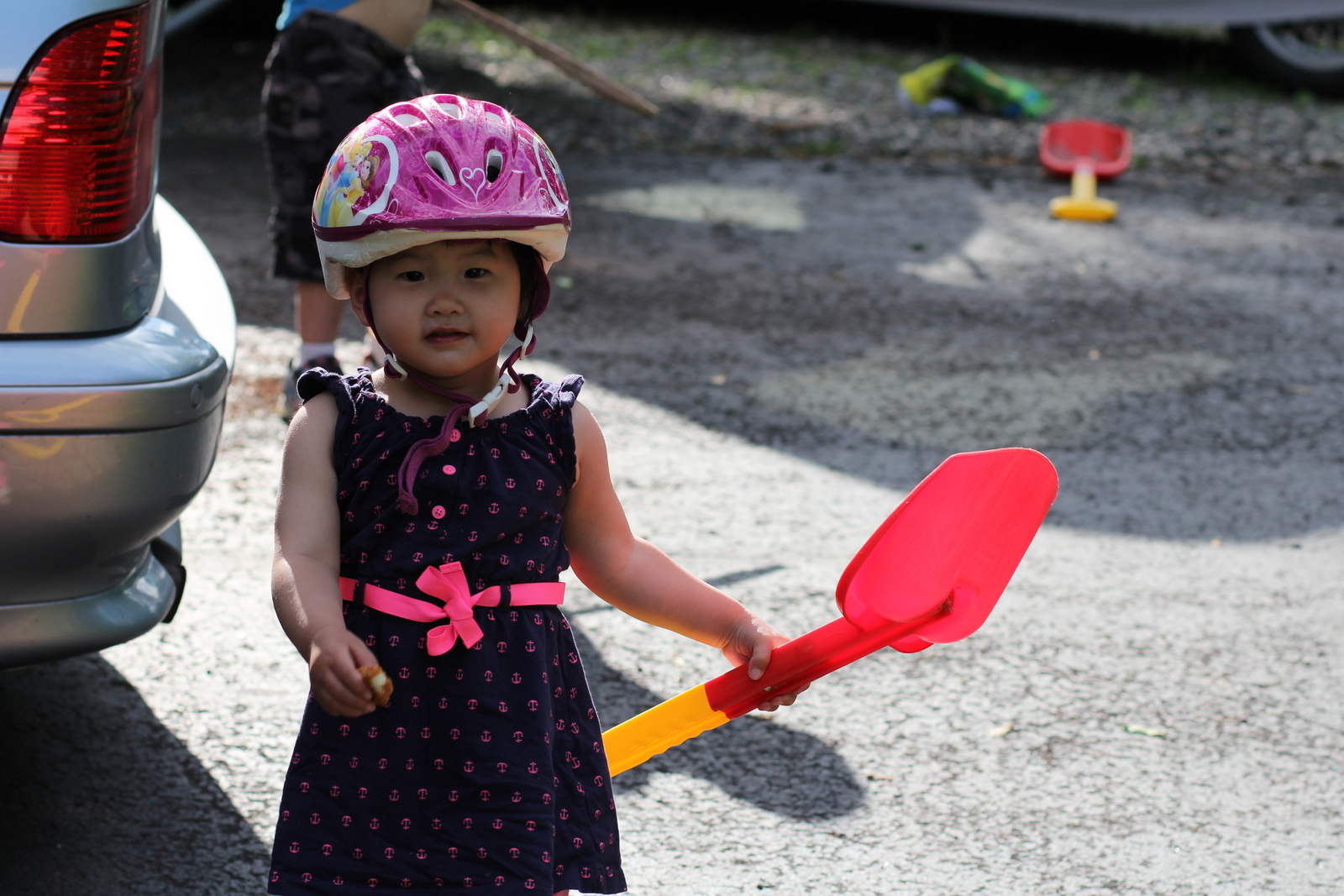 Everyone should wear protective head gear while carrying a shovel!