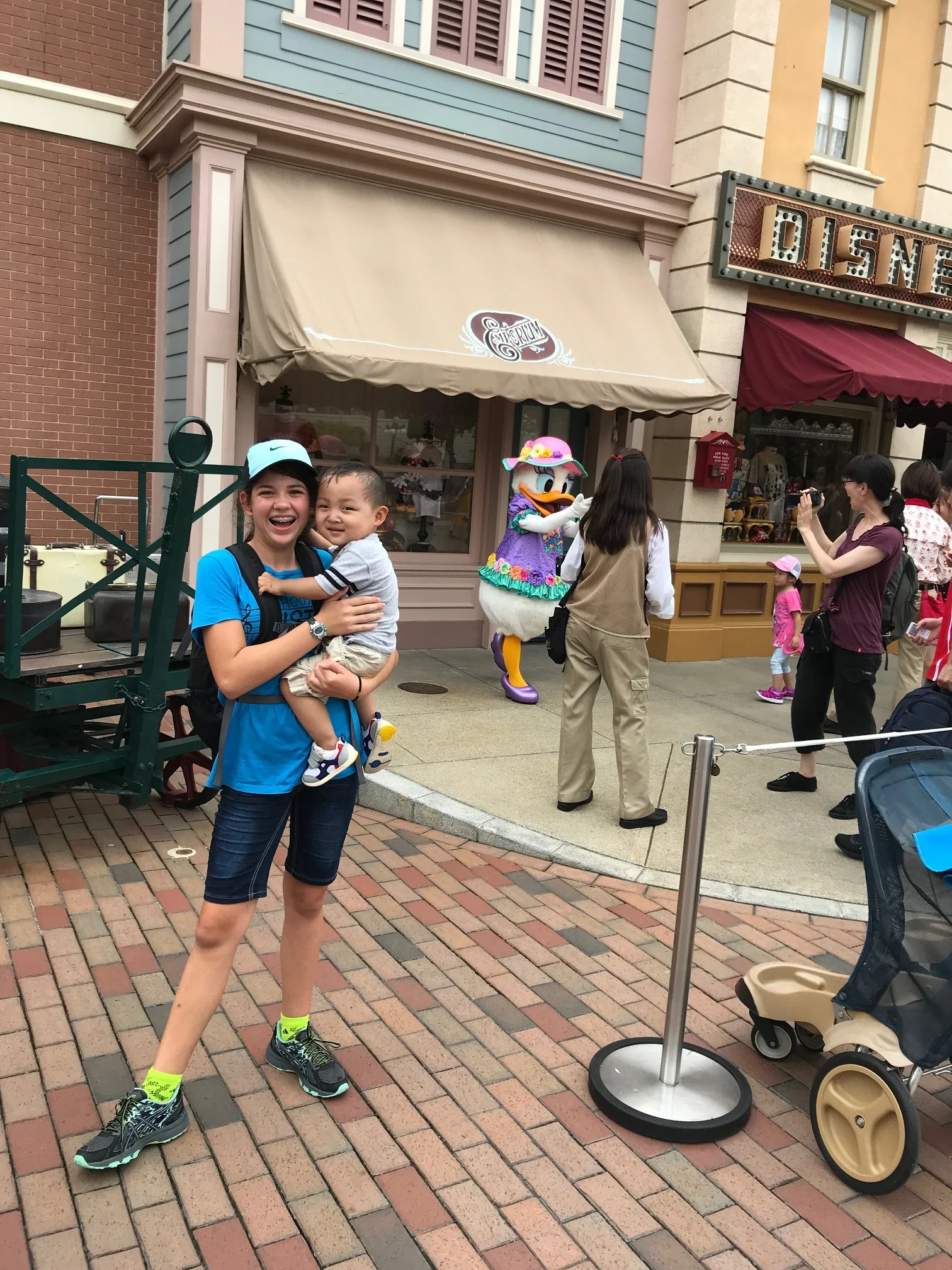 Luke got really excited to see Daisy Duck! 