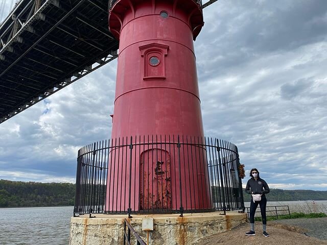 See that small woman to the right? That&rsquo;s @imatoofbrush, and there is TRULY no one like her on earth. Happy quarantine birthday 🎂. You are the LIGHT(house) of my life.