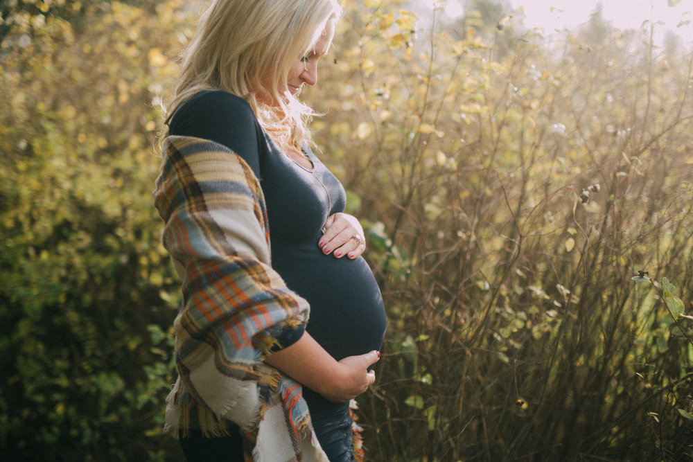 seattle lifestyle maternity photographer outdoor washington pregnancy-9.jpg