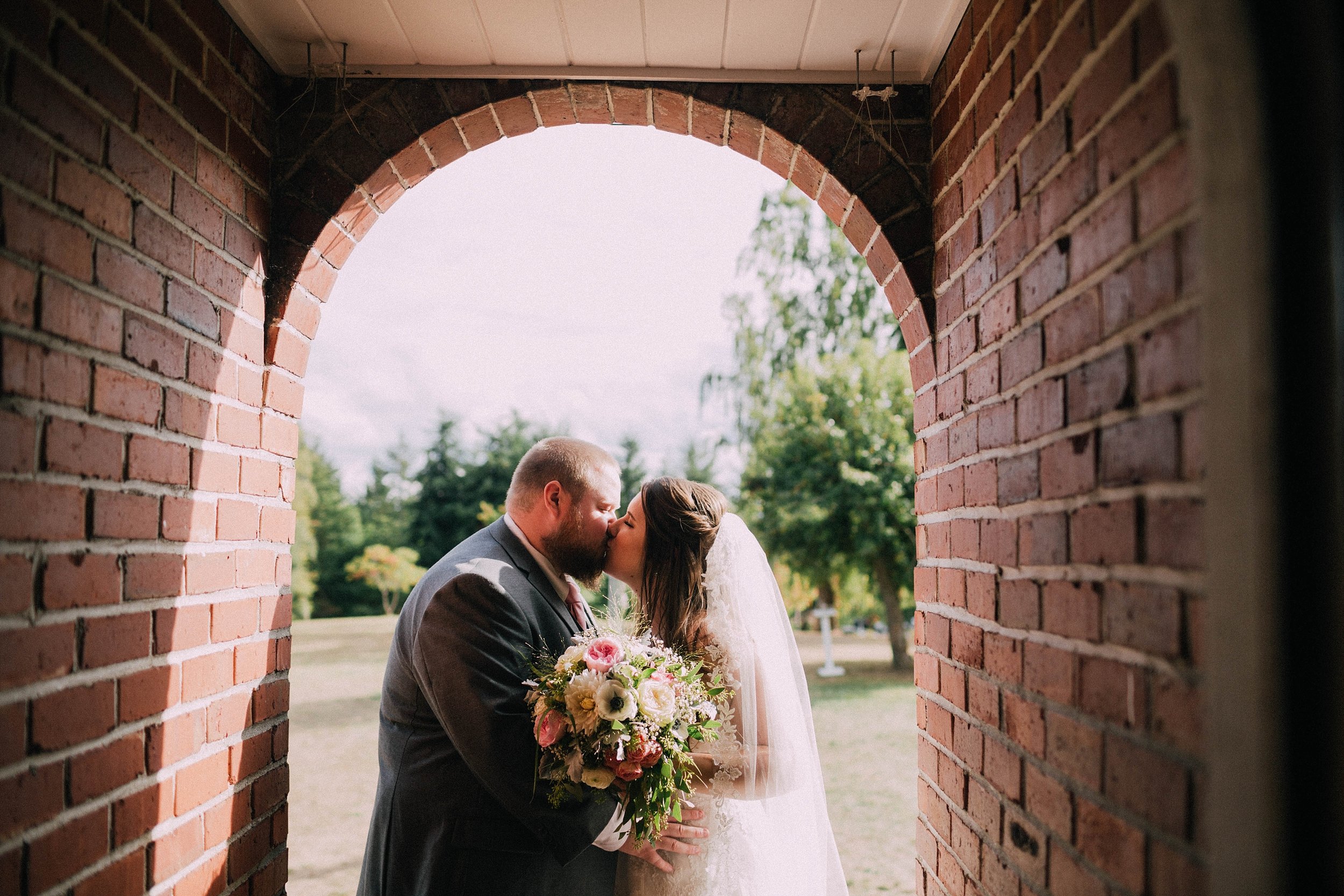 karisa ryan - vashon island backyard wedding photographer - seattle area backyard wedding photography - ashley vos-23.jpg