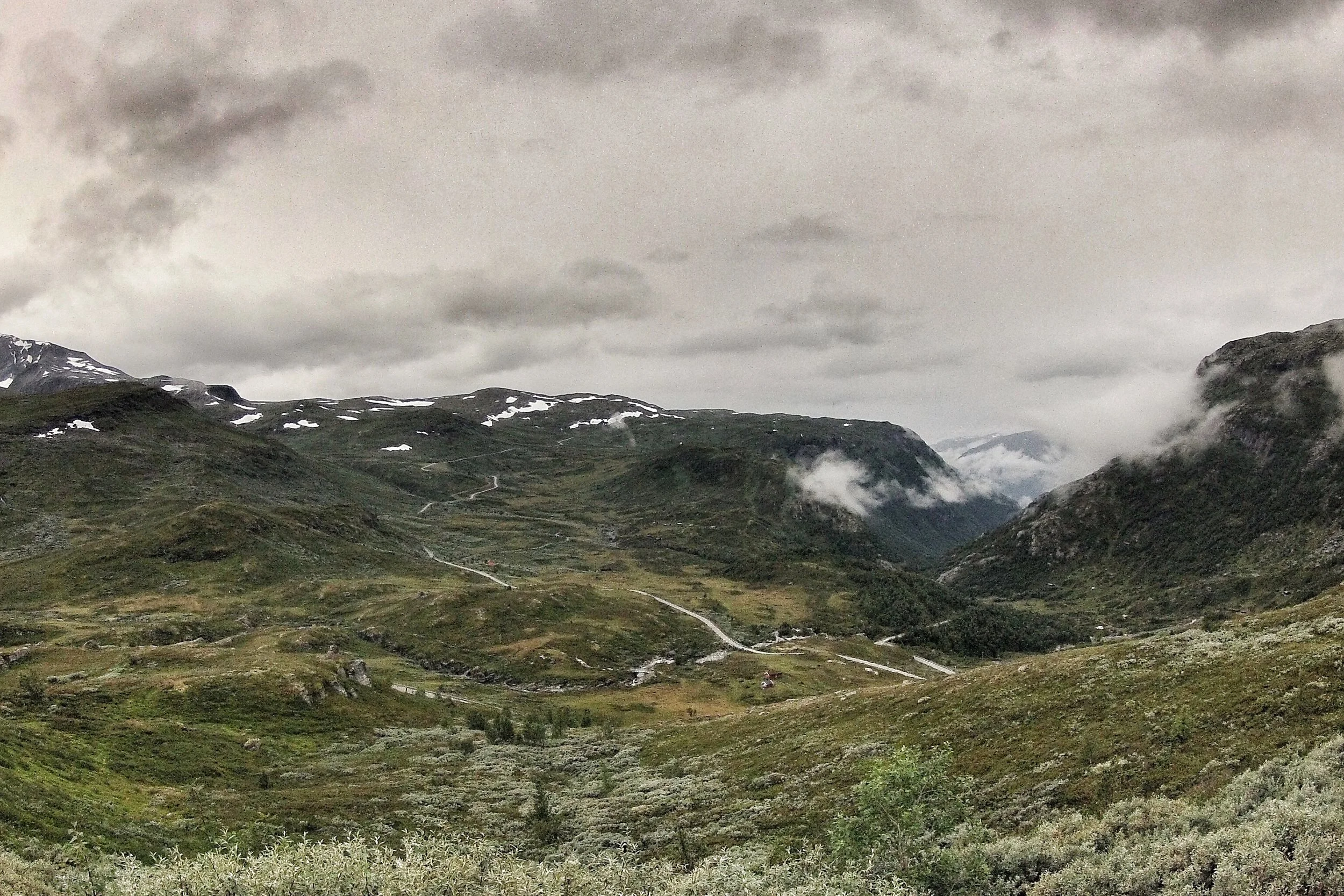 Tindevegen mot Øvre Årdal, tatt fra Sognefjellsvegen