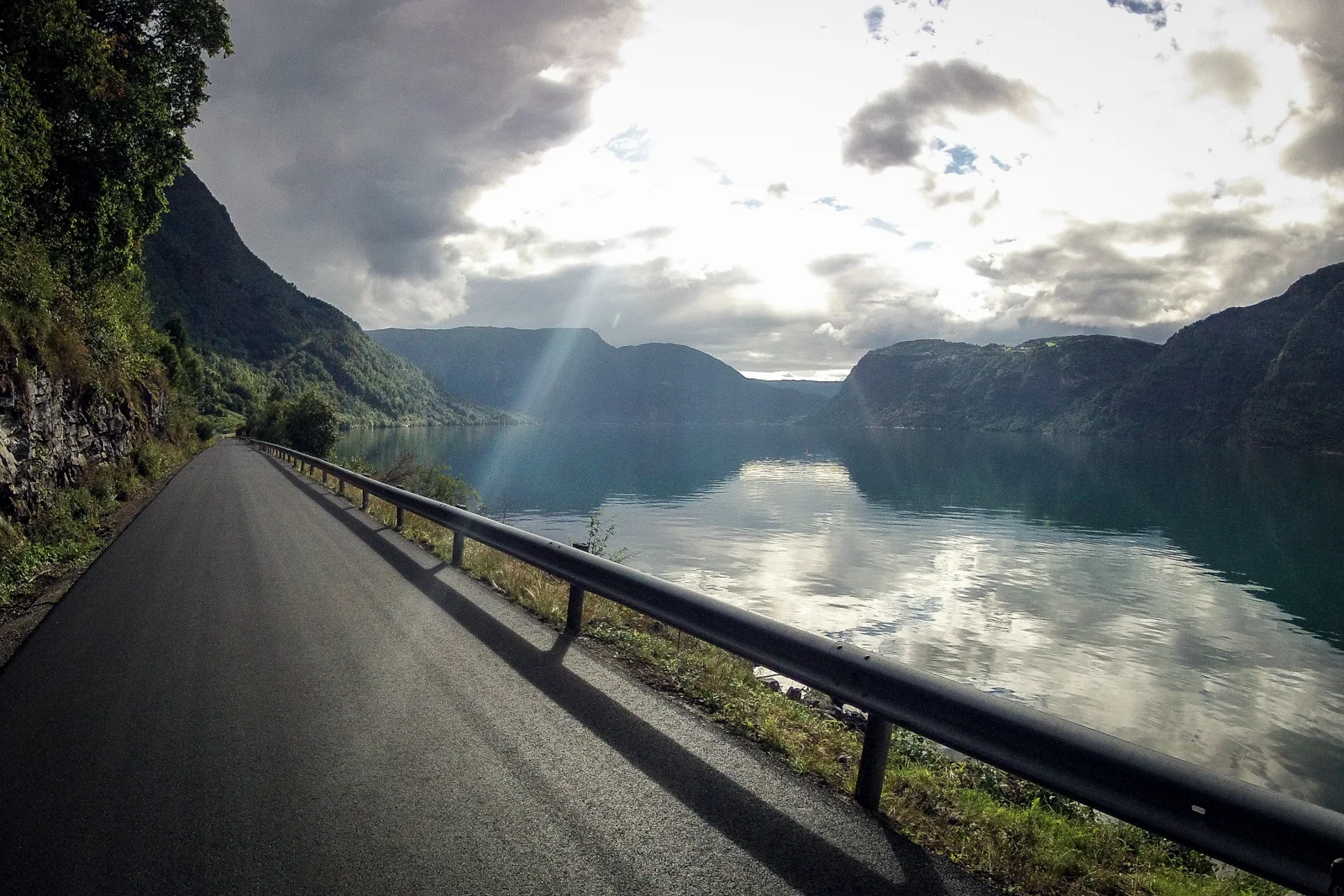 vegtur_lustrafjorden_rundt3.jpg