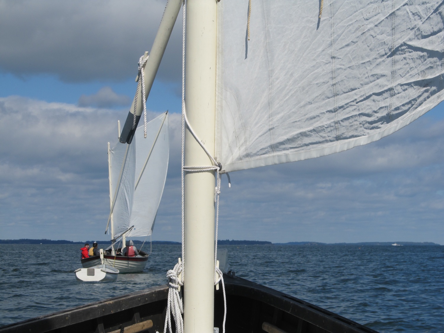 Sailing the twins, Castor and Pollux, in tandem