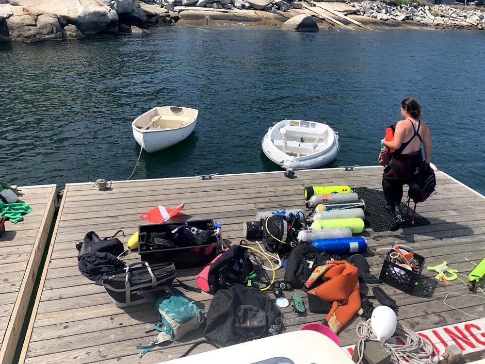 How much gear do 4 divers need?