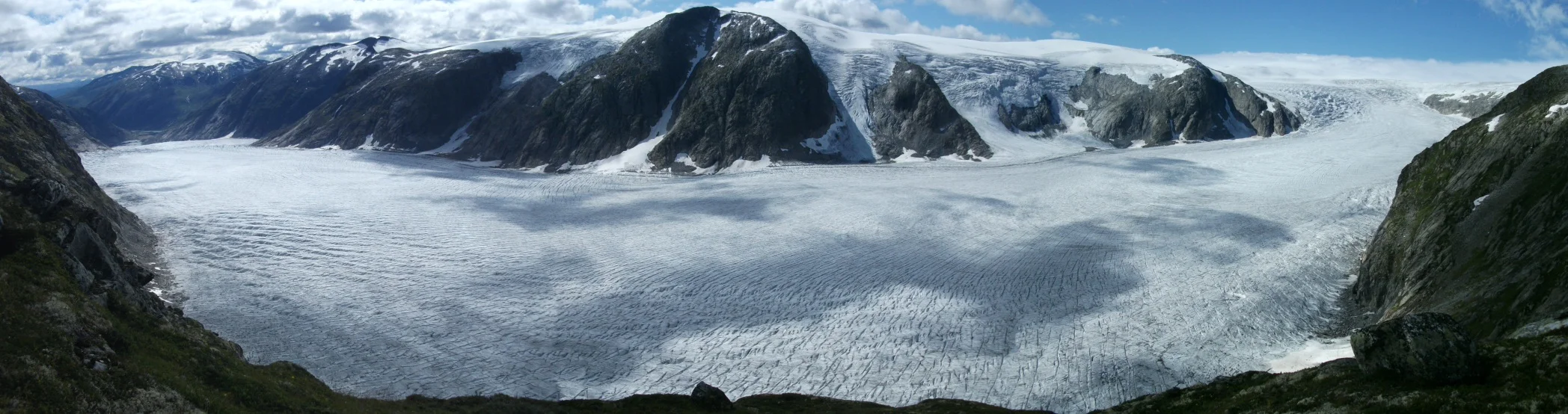 2011-Tunsbergdalsbreen_morgan_gibson_2011.jpg