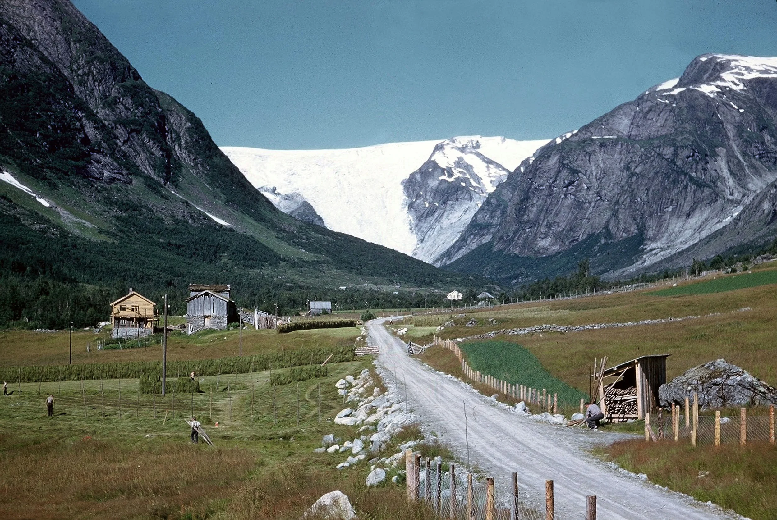Krundalen med Bergsetbreen i 1959. Foto: John Price.