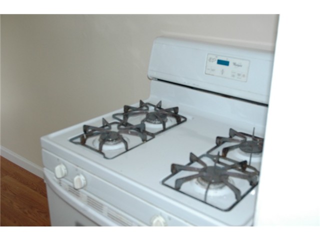   Gas range in the lower unit. Nice touch.  