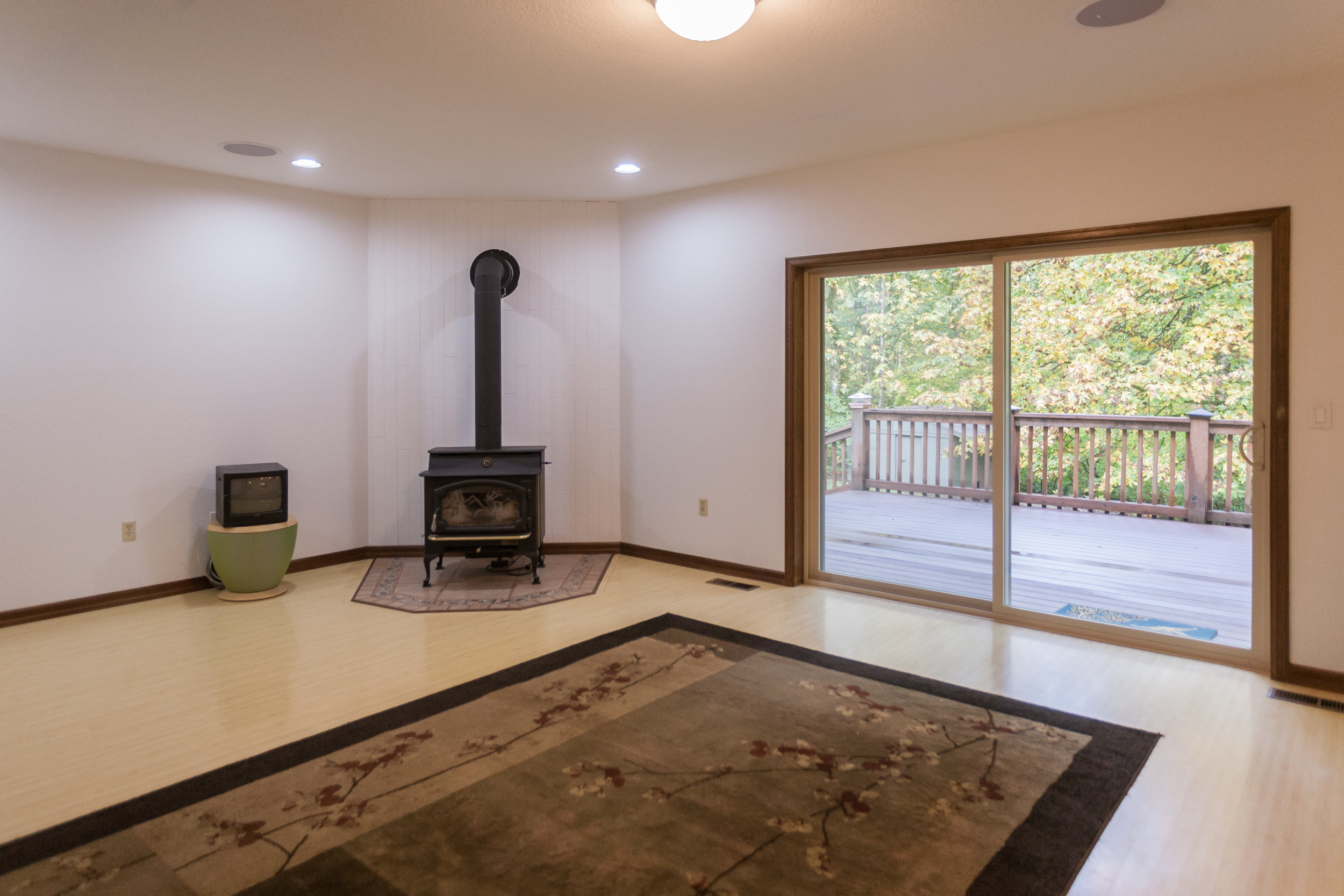  Additional family room/entertainment room with full surround-sound and high-tec cabling, new stand-alone stove and slider that leads to Trex deck. 