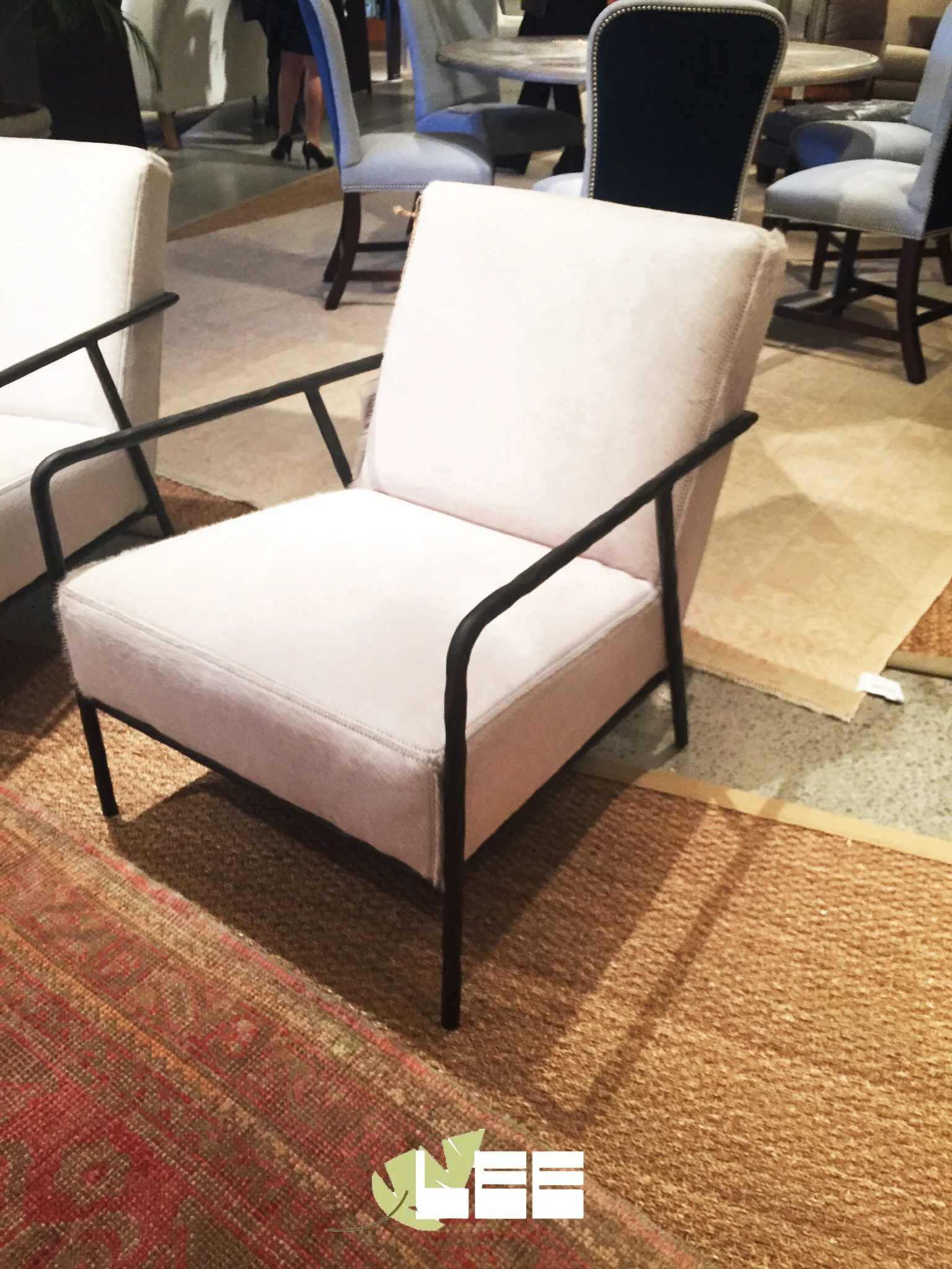 L1269-01 LEATHER CHAIR