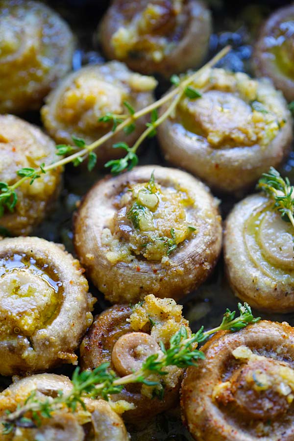 garlic-thyme-roasted-mushrooms.jpg