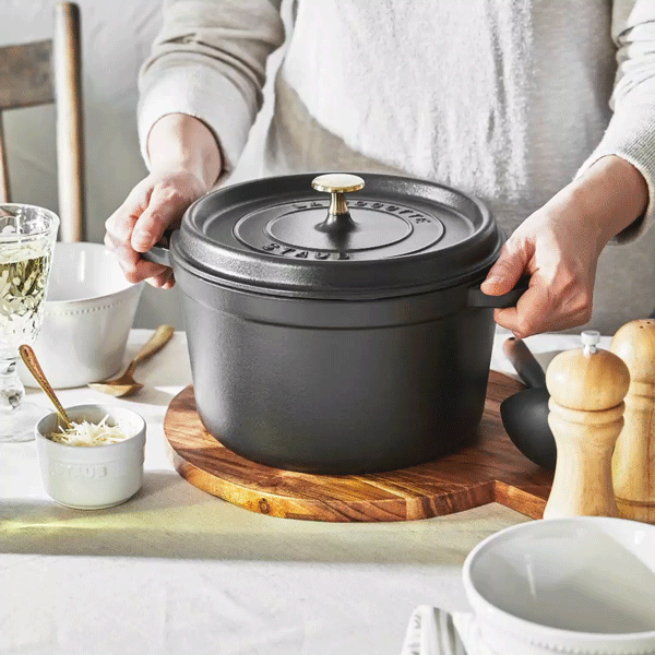 StaubBlackTallCocotte.gif