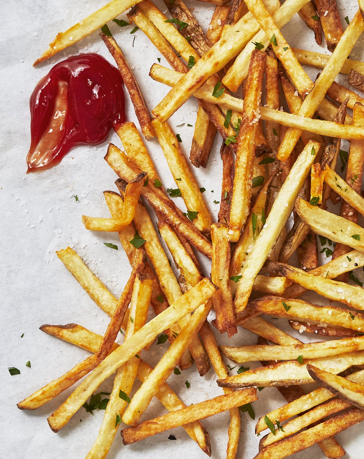 DELISH_220513_AirFryerFrenchFries_07_Vertical_AM.jpg