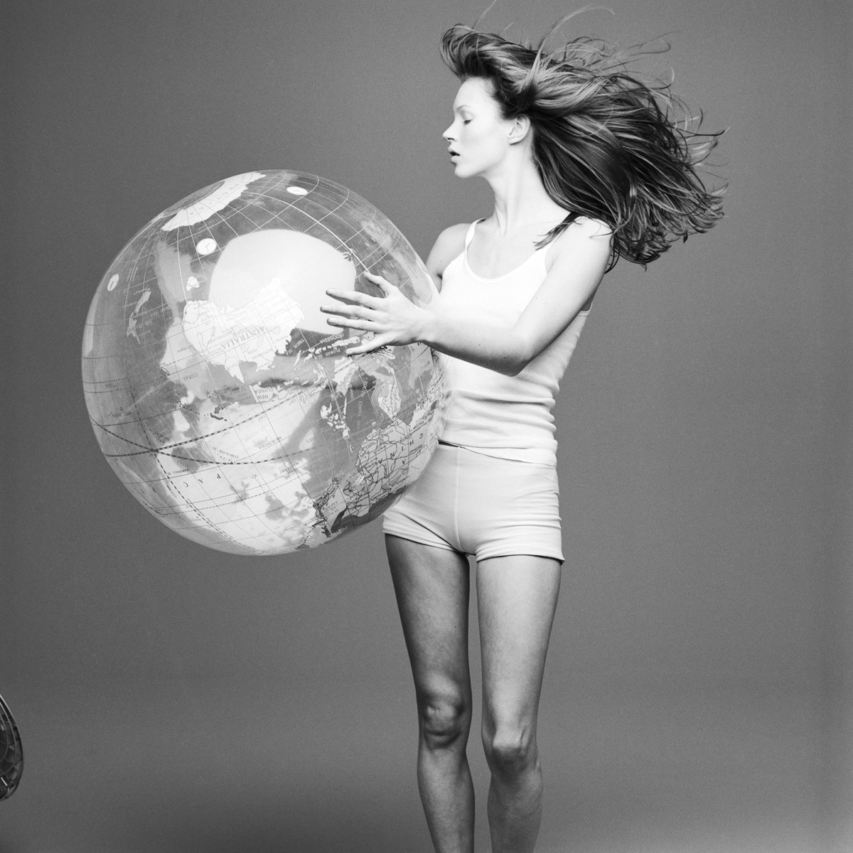 kate+moss+with+the+world+by+patrik+anderssen.jpeg