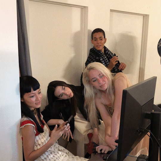 group_01I.gif