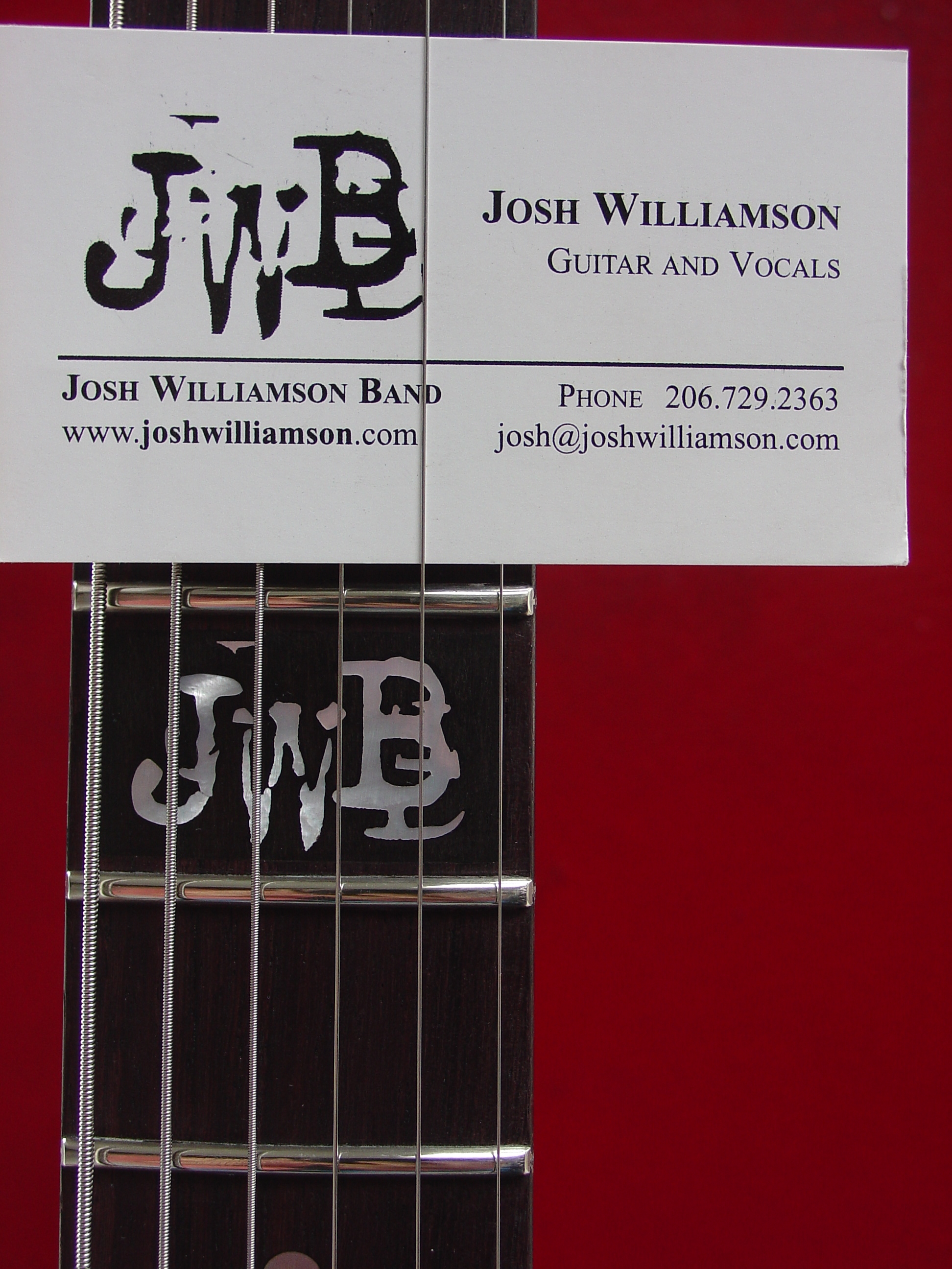 Logo inlayed in pearl on fingerboard