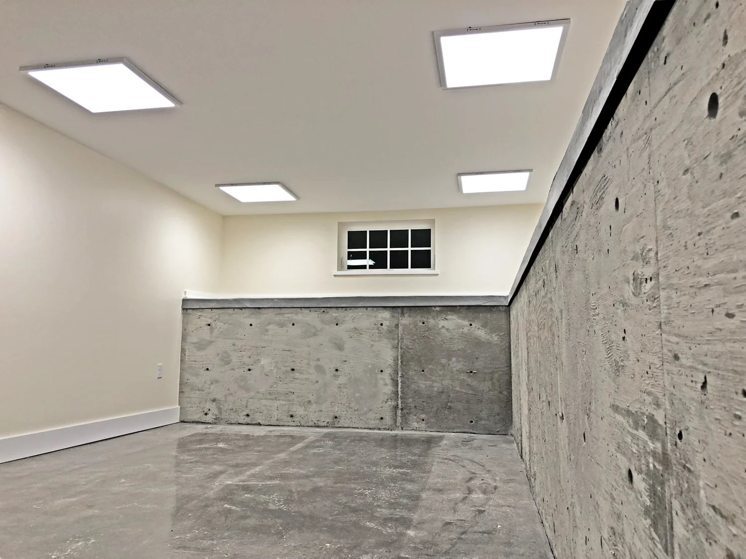 Bonds_studio_empty.jpg