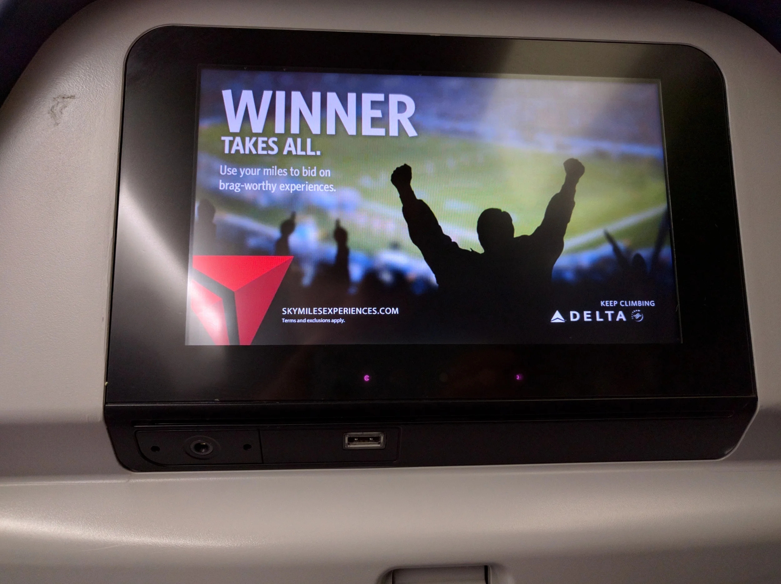 Delta 767-300 Entertainment System - Economy
