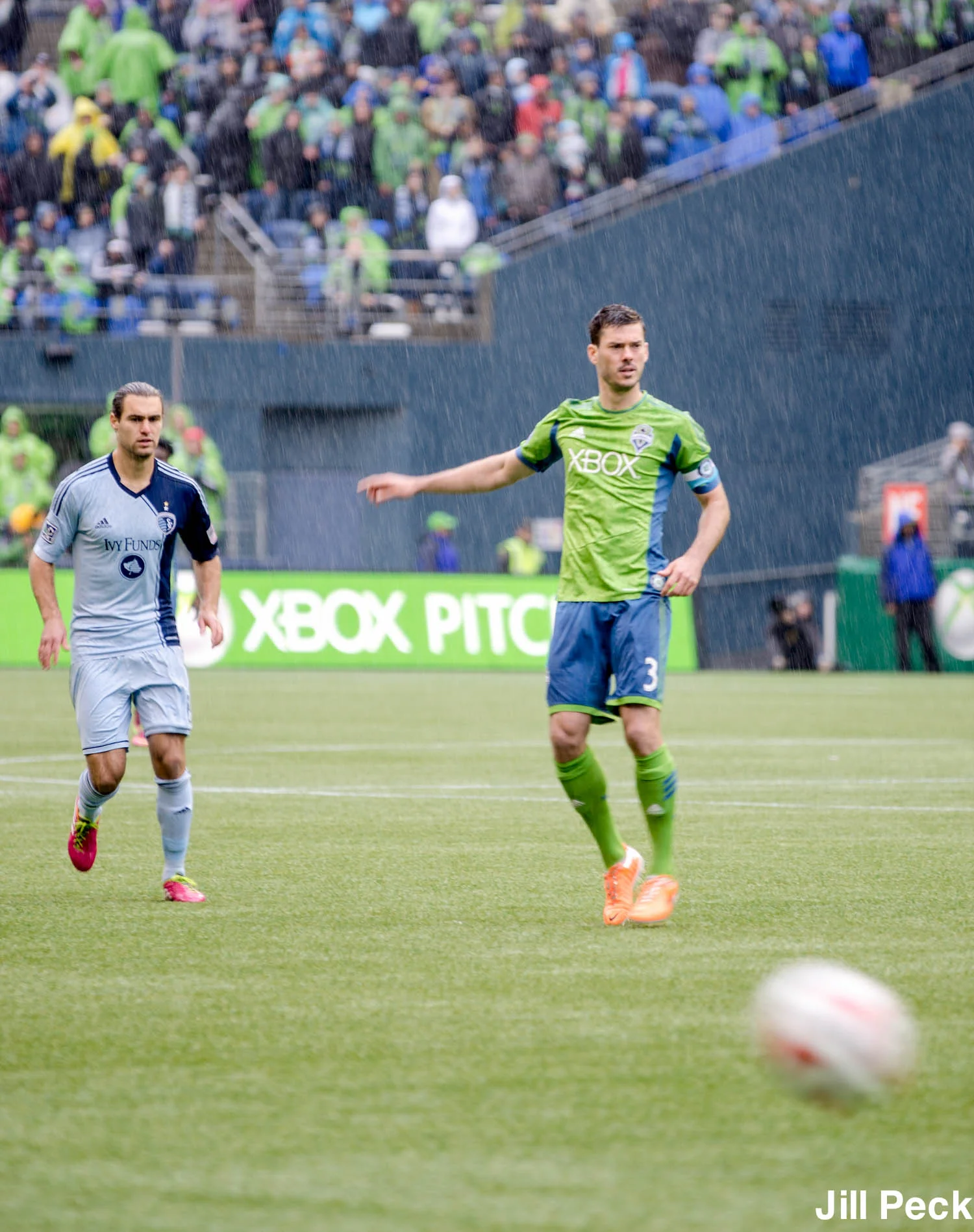 Graham Zuzi of Sporting KC and Brad Evans of Seattle Sounders FC