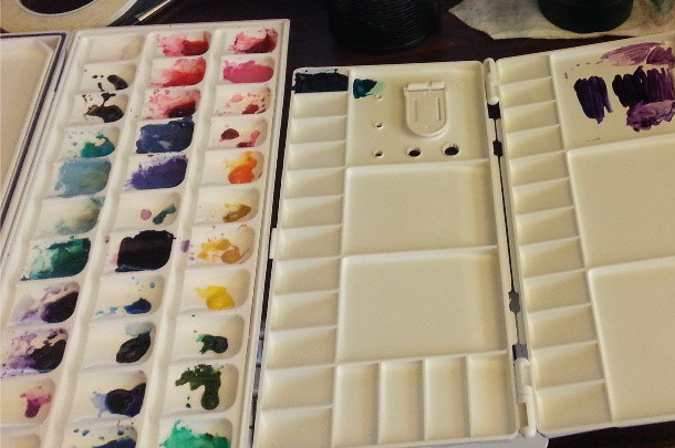 Left: Mijello Fusion Right: Cheap Plastic Folding palette