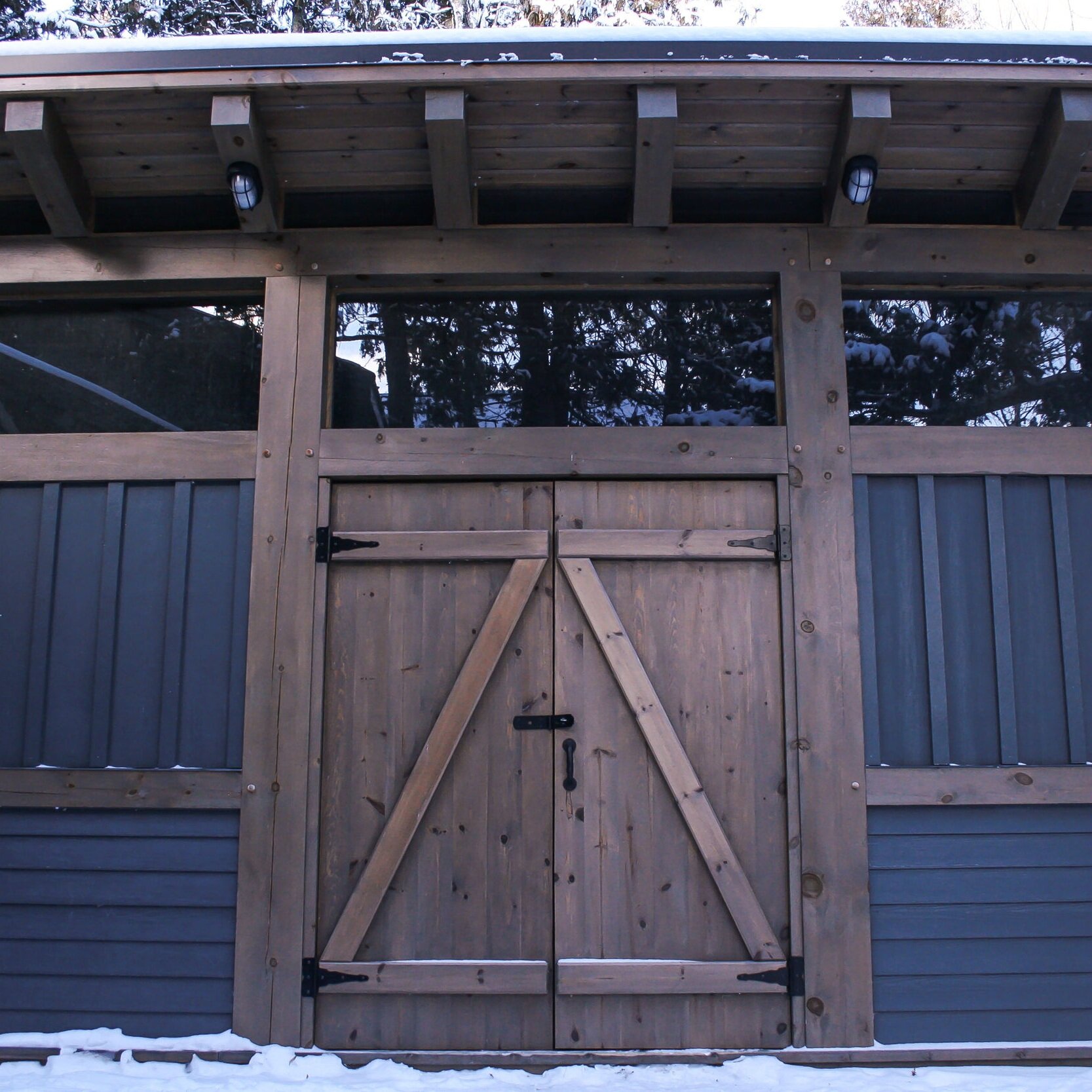 custom timber timberframe shed exterior accent barndoor 
