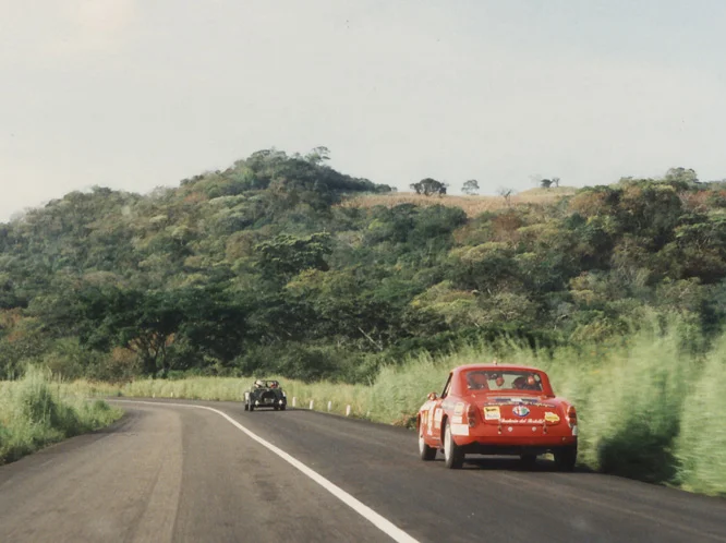 Giulia_Spider_AR376663_Carrera_Panamericana_1990_copy.jpg