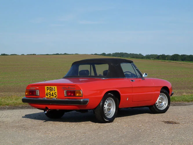 Black and White Garage - 1977 Alfa Romeo 2000 Spider Veloce RHD