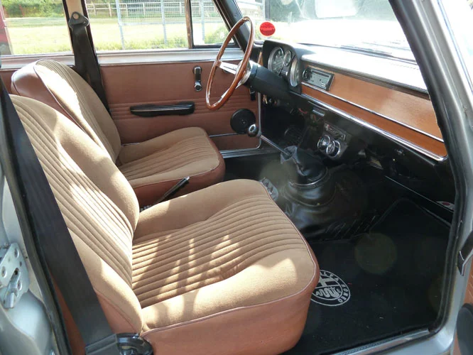 RYY_587K_Interior_2_9-8-12.JPG