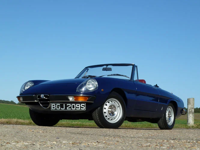 Black and White Garage - 1976 Alfa Romeo 2000 Spider Veloce RHD
